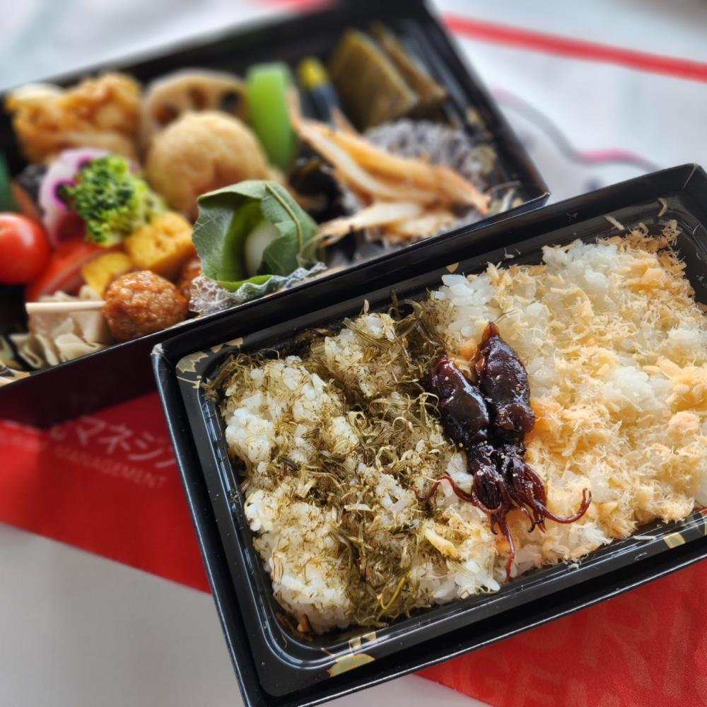 【高低差4,000mが生み出す特殊な世界を体験】
富山湾の神秘「ホタルイカ」と雪の大谷探訪ツアー