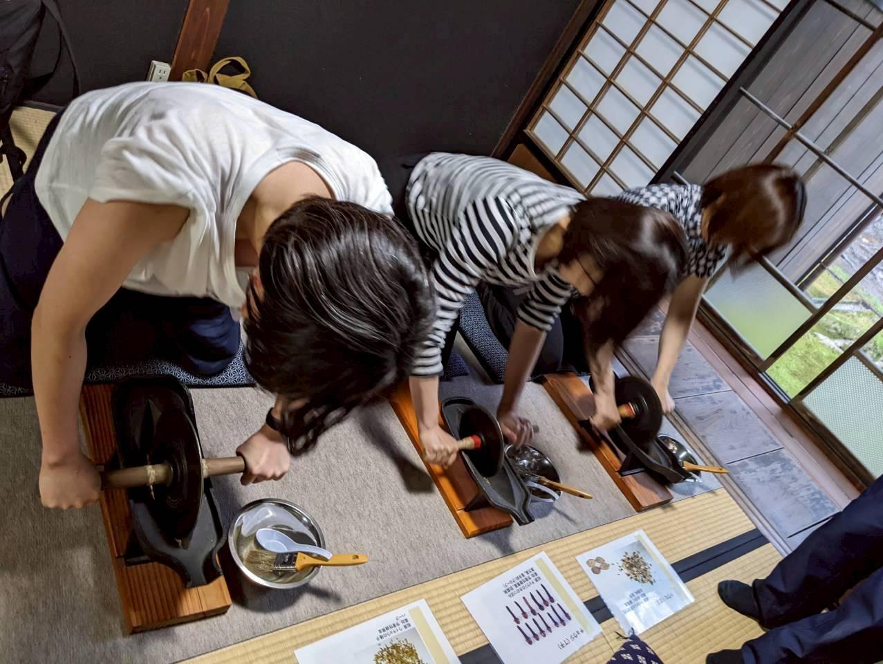 【コース5】 <富山市観光ツアー>ちょこたびPremium はじめての「薬都富山」満喫ツアー