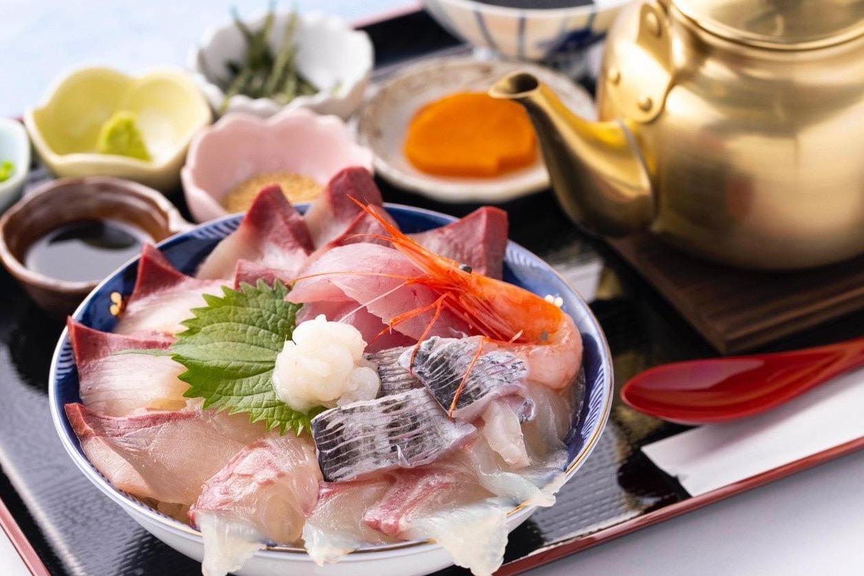 【ホテルヴィスキオ富山宿泊プラン】
富山湾の「神秘」ホタルイカの特殊な世界！ホタルイカ漁師と楽しむ特別な朝食体験