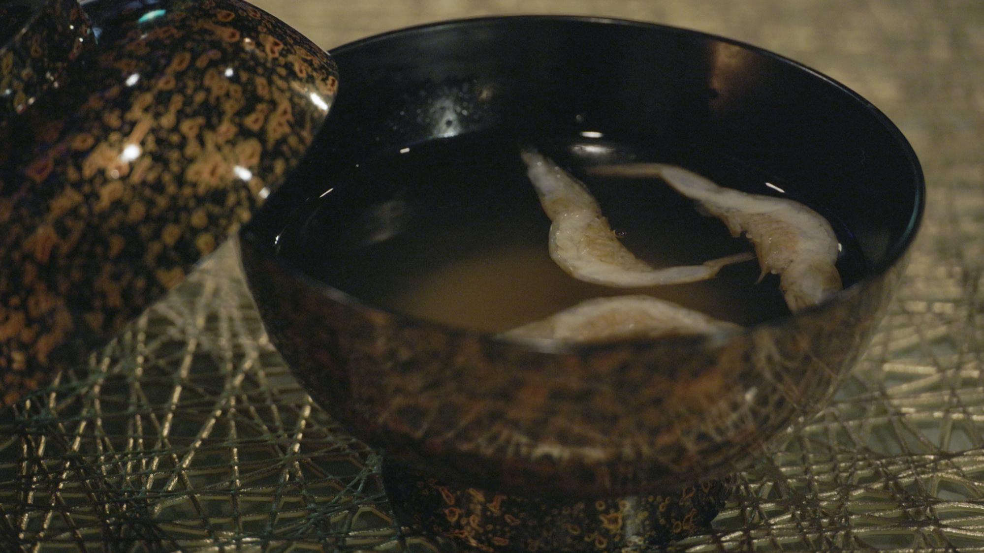 地元案内人と行くスナックハシゴ旅
はじめての富山の夜の文化体験 ― 寿司と人情の夜 ―